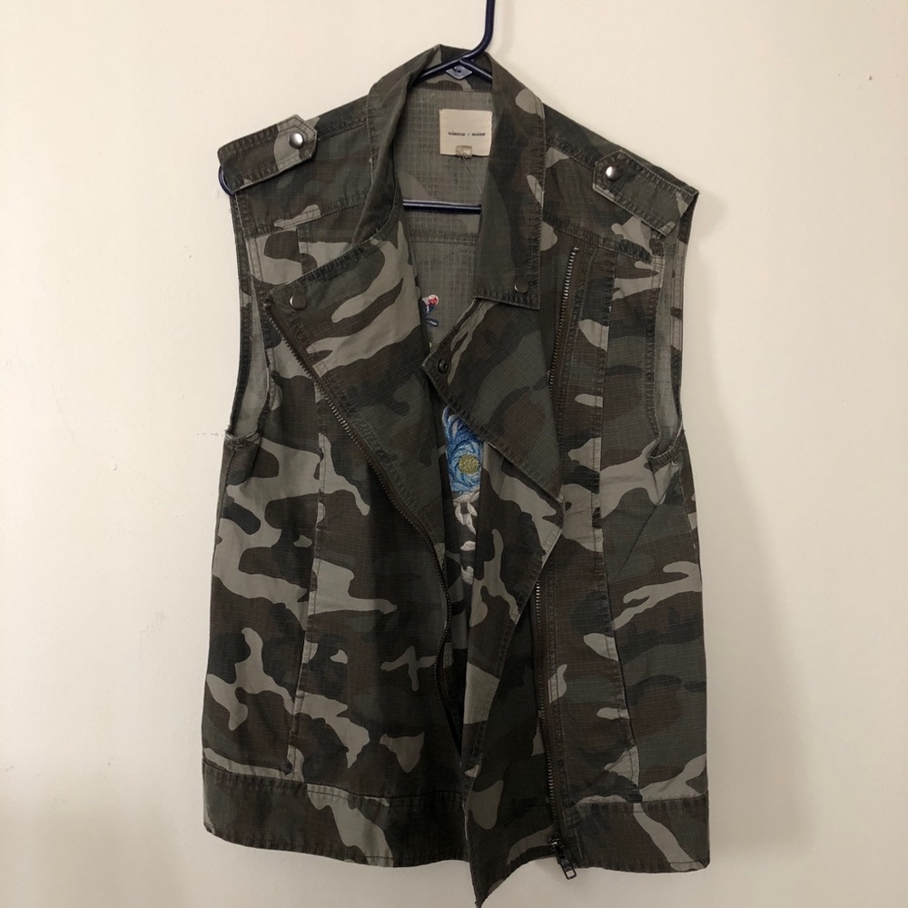 NWOT camouflage vest with embroidered back